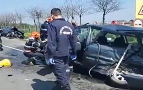 Minivacanța de Paște a început cu accidente pe drumurile țării. În urma impactului dintre 3 mașini, un copil a fost proiectat prin parbriz