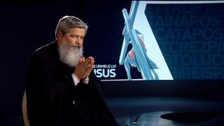 Pe urmele lui Iisus: Vinerea Mare, răstignirea lui Iisus. Oamenii îl ucid în mod nedrept pe Dumnezeu - Omul