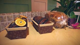 Cozonac cu foiţă de aur, însiropat în coniac. Cât costă delicatesa pentru masa de Paşte