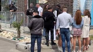 Tinerii au uitat de pandemie şi au petrecut pe litoral ca în vremurile bune. Distracţia va continua în camere după ora de închidere