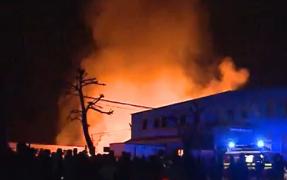 O fabrică de mobilă a fost mistuită de flăcări. Pagubele s-ar ridica la peste 700 de mii de euro