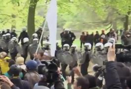 Un 1 Mai, cu proteste anti-restricții și confruntări violente în mai multe ţări din Europa