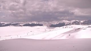 Distracţie de Paşte şi la munte, nu doar la mare. Schiorii s-au încumetat pe pârtie