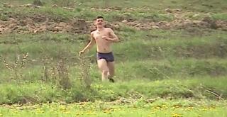 Localnicii dintr-un sat din Mureș au fugărit pogăniciul. Obiceiul străvechi se mai păstrează doar aici