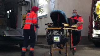 Doi copii de 2 și 5 ani, transferați la București după ce s-au intoxicat cu paracetamol. Au băut o cutie cu sirop găsită la bunici