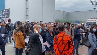 Cozi uriaşe la centrele de vaccinare. Registrul Național de Vaccinare a fost blocat timp de două ore