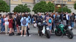 Ţările bogate se relaxează, cele sărace numără morţii. Italia se pregătește pentru turiști, în India mor 120 de oameni pe oră