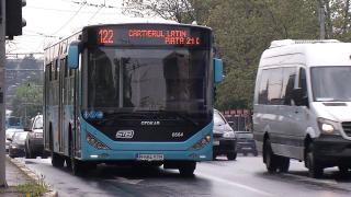 Benzi unice pentru autobuze pe marile bulevarde din București. Călătorii se bucură, șoferii se tem de haos în trafic