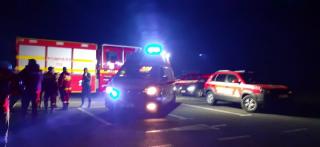 Zece persoane, printre care un copil de 5 ani, blocate pe malul barajului Firiza după ce li s-a spart barca pneumatică