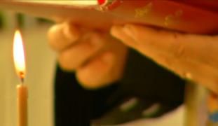 Preotul din Călărași, îndrăgostit de o fată de 14 ani, o sfătuia să facă videochat pentru că arată bine. Cum a reacționat când mama fetei l-a confruntat