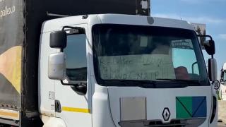 Imagini de la protestul transportatorilor de marfă. Traficul pe DN1A Ploieşti - Braşov a fost blocat zeci de minute