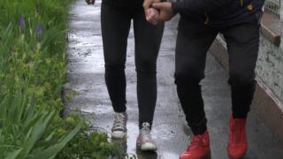 O fetiță de 12 ani din Oradea a fost răpită în miezul zilei din parc, de un bărbat necunoscut care a agresat-o. Copila a scăpat singură