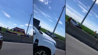 Maşină scăpată de sub control, pe centura de Est a Ploieştiului. Doi morți și doi răniți după ce autoturismul a lovit un stâlp electric
