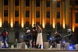 Relaxarea carantinei de noapte: Autorităţile iau în calcul să ne lase să circulăm mai mult pe străzi, poate chiar până la miezul nopţii