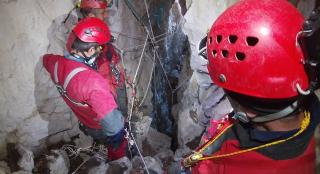 Operaţiune spectaculoasă de salvare, într-o peşteră din Munţii Leaota