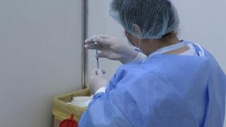 Scădere a anticorpilor după 3-4 luni, la vaccinul Pfizer. Specialiştii recomandă mărirea intervalului de timp dintre doze
