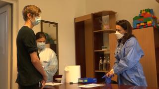 Campania de vaccinare a ajuns în licee. Elevii de clasa a 12-a vor să dea un exemplu şi să evite carantina în perioada BAC-ului