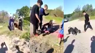 Bărbat umilit şi bătut pe stradă de mai mulţi tineri dintr-o comună din Tulcea. Scenele revoltătoare au fost filmate