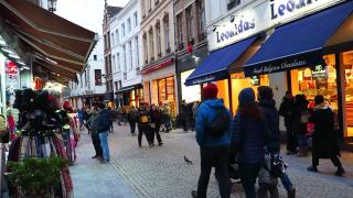 Ziua Internaţională a Dorului. Românii plecaţi peste hotare, care suferă de boala depărtării, se pot trata la doctor