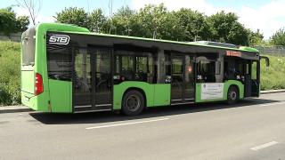 Bilet de două ori mai scump și promisiunea că maşinile vor ajunge la timp mai des. Schimbări în transportul public din Capitală