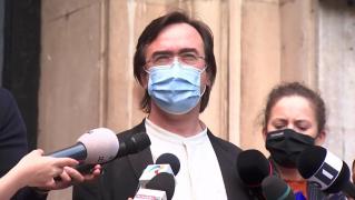 Prefectul Capitalei: Vom avea o perioadă de monitorizare şi în funcţie de asta vom lua decizii. În perimetrul şcolii, masca este obligatorie. Măsura intră în vigoare imediat