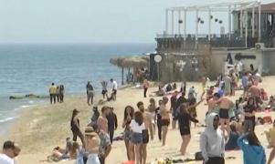 Prima zi de relaxare fără mască, prima noapte de chefuri neîntrerupte pe plajă. Turiştii au petrecut până la răsărit