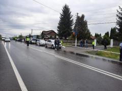 Incident înfiorător în Argeș. Un bărbat a omorât un copil și pe mama acestuia, cu mai multe lovituri de cuțit, în curtea bisericii