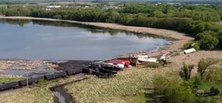 Scurgeri de acid clorhidric dintr-un tren deraiat în SUA. Garnitura a ieșit de pe șine lângă un lac din Minnesota