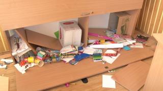 Incident grav într-o şcoală din Bucureşti: Un copil de opt ani a ajuns la spital, după ce un dulap a căzut pe el. Ministrul Educaţiei anunţă o anchetă