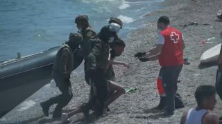 Imaginile disperării. Mii de migranți africani își caută salvarea în exclavele spaniole Ceuta și Melilla: ”Am înghiţit multă apă, ne-am zbătut mult în apă”