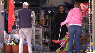 Micii comercianţi din staţiunea Mamaia, la un pas să rămână pe drumuri. Magazinele de pe faleză ar putea fi închise