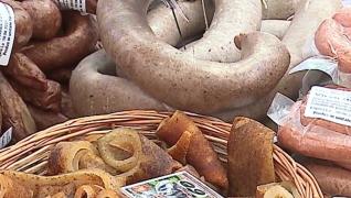 Târgul Cetăţii din Târgu Mureş a fost redeschis. Sute de produse tradiţionale îi aşteaptă pe turişti în aceste zile