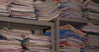 Dosarul cu şină ar putea deveni istorie. Funcţionarilor publici li s-ar putea interzice să mai ceară copii ale documentelor emise de alte instituţii