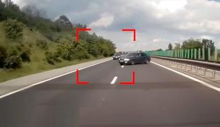 Depăşire de infarct pe Autostrada Soarelui. Un șofer a pierdut controlul direcției și a fost la un pas de tragedie