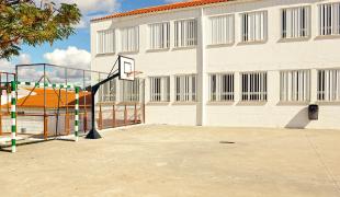 Zeci de școli din București își lasă terenurile de sport deschise, după ore, pentru cine vrea să facă mișcare