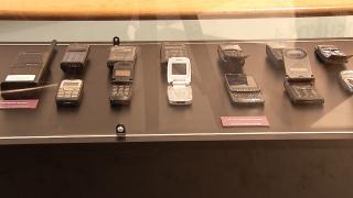 Cele mai vechi telefoane, scoase la expoziţie într-un mall din Capitală. Cum s-au transfomat telefoanele în ultimii ani