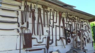 Frânturi de istorie în gospodăria unui reşiţean. Colecţionarul are peste 2500 de obiecte vechi chiar şi de 200 de ani