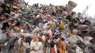 Afacerile murdare care transformă România în pubela Europei: ''Sunt enorm de mulţi bani în joc. Deşeurile vor depăşi în curând ca importanţă drogurile''