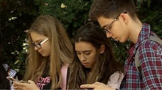 Avantajele şi dezavantajele utilizării tehnologiei moderne: "Smartphone-ul nu ne seamănă foarte mult, dar i-am oferit multe dintre facultăţile noastre cognitive"