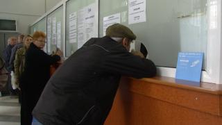 Sistemul de pensii se clatină în faţa viitorului val de pensionări. Guvernul anunţă o nouă reformă