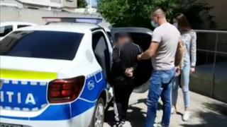 Bătrân sedus și drogat cu somnifere de o femeie care l-a filat. Suspecta i-a furat bani și bijuterii