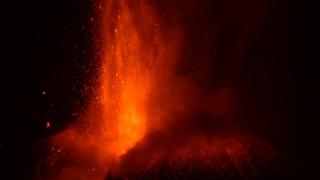Vulcanul Etna a erupt din nou. Norul vulcanic s-a ridicat la o altitudine de 7000 de metri