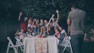 Reacţiile oamenilor la campania de vaccinare lansată de premierul Florin Cîţu: "Nu sunt de acord cu vaccinul ăsta; absolut deloc"