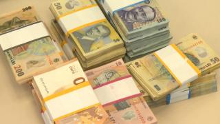 Pandemia i-a făcut pe români să scoată mai puţini bani din buzunare. Cum au arătat vieţile celor care au ales să economisească