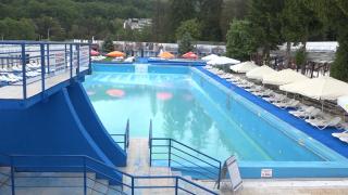 Complexul balnear de la Geoagiu Băi și-a deschis porțile. Turiștii, așteptați la relaxare în cele 4 bazine cu apă termală