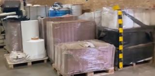 Zeci de tone de tutun, confiscate dintr-un laborator clandestin, la marginea Craiovei. Cum arată "linia de producţie"