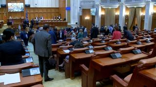 Cum au "fentat" unii parlamentari ziua de 31 mai pentru a-și lua o minivacanță: "Ce ar însemna să venim luni, marţi să plecăm..."