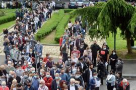 Toți cei care se vor vaccina marți la centrul drive-thru din Piața Constituției vor primi bilete gratuite la teatre și muzee