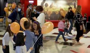 Vremea mohorâtă nu a oprit distracția de Ziua Copilului. Sălile de cinema au fost pline de copii veniți să-și vadă personajele preferate