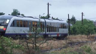 Cine a oprit trenul rămas fără frâne pe ruta București-Craiova. Mecanicul, contrazis de călătorii îngroziți: ”Un băiat a tras de frână și am sărit toţi din tren”